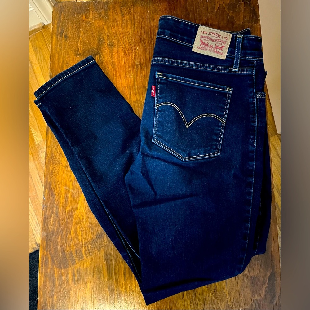 EUC Women’s Levi’s Skinny 711 Size 30
